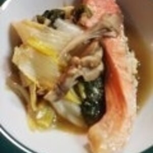 味付けは塩麹のみ☆こく旨☆鮭と白菜の塩麹蒸し焼き